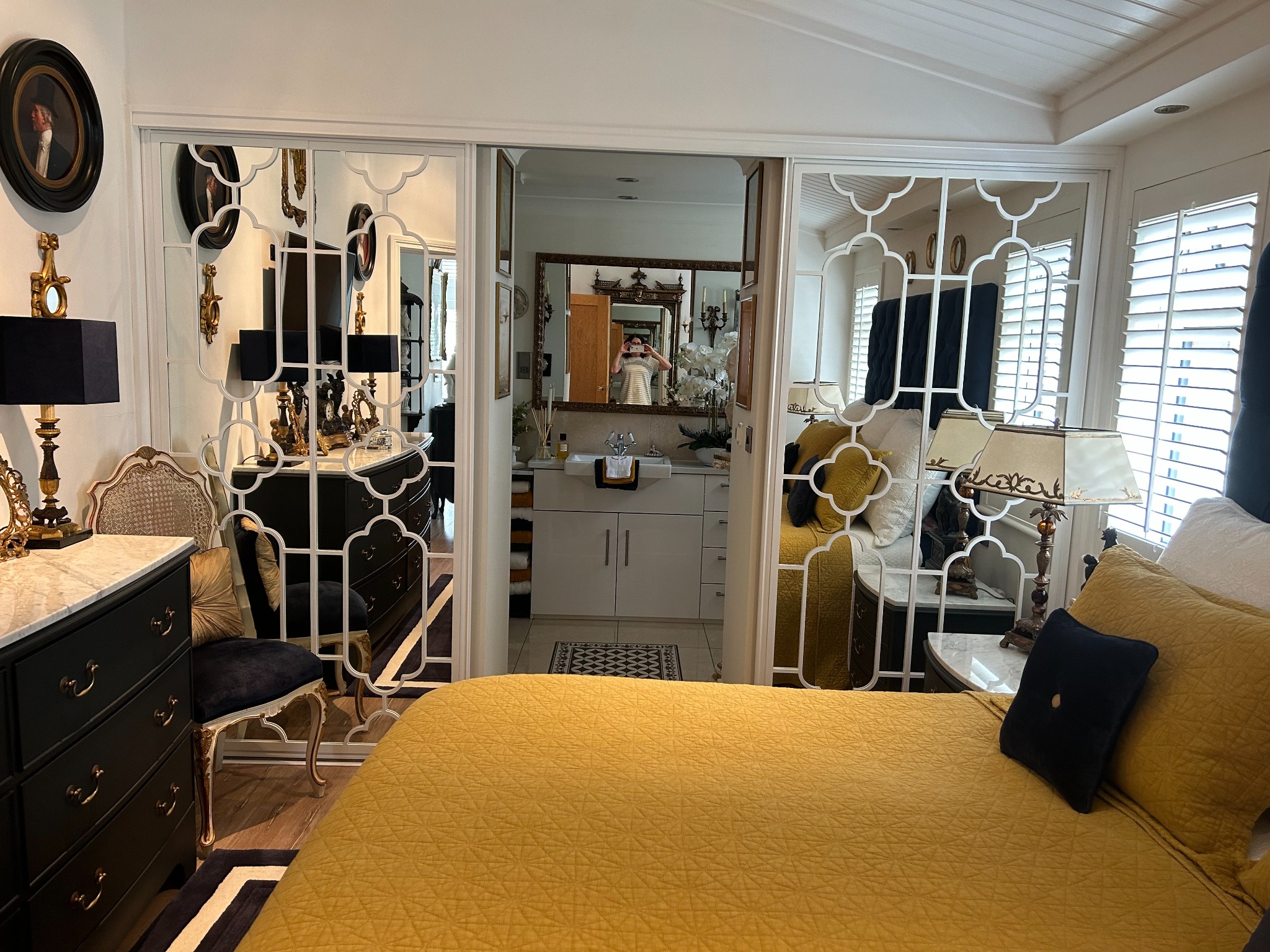 Decorative mirrored bedroom screens